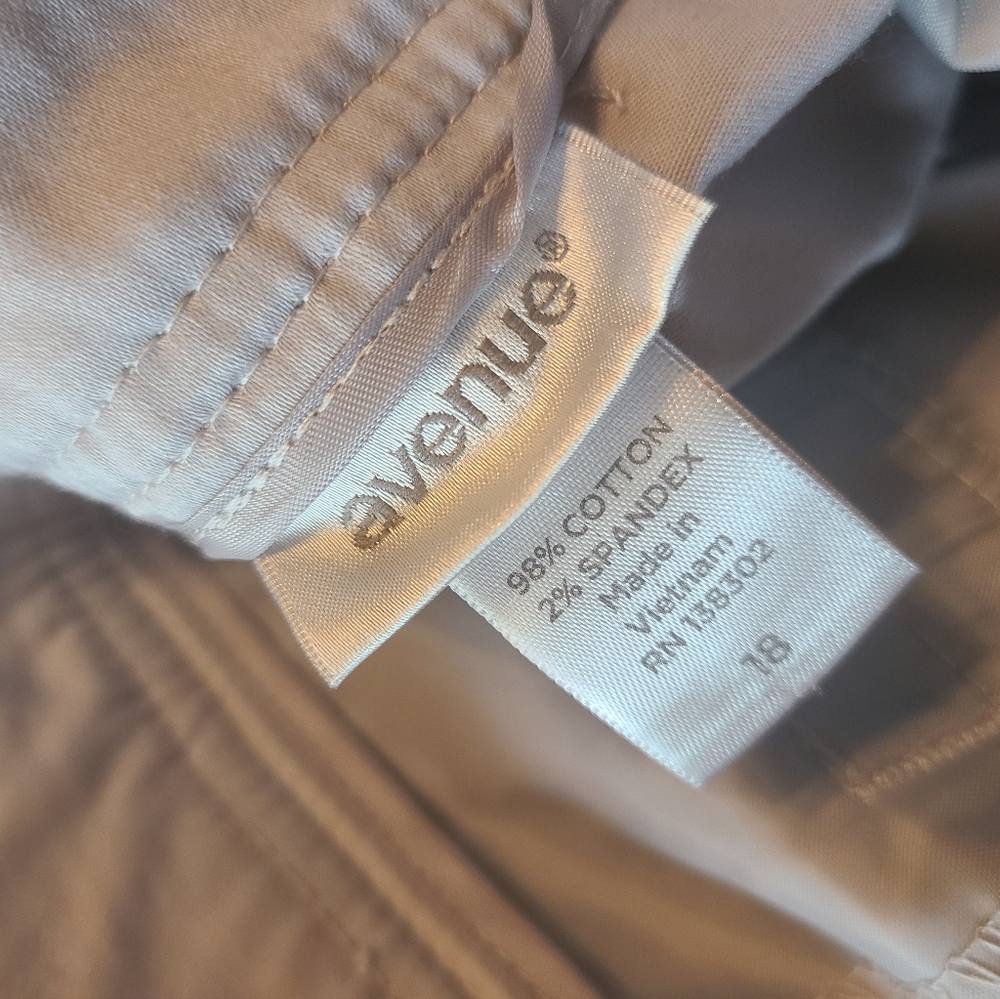 Cropped Pants - Picture 3 of 3